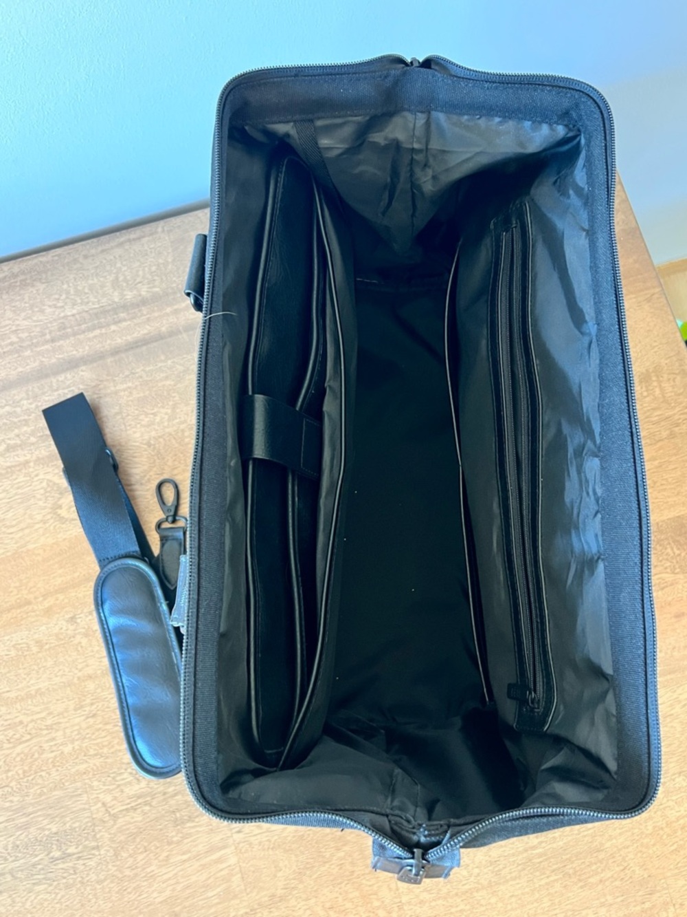 Beis Weekender Bag in Black - Picture 7 of 9